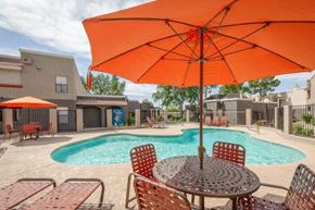 Glendale apartment for rent - Poolside Dining Tables at Ranchwood Apartments, Arizona