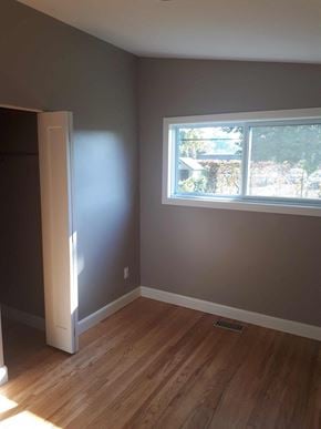 Hamilton house for rent - an empty room with a window and wooden floors