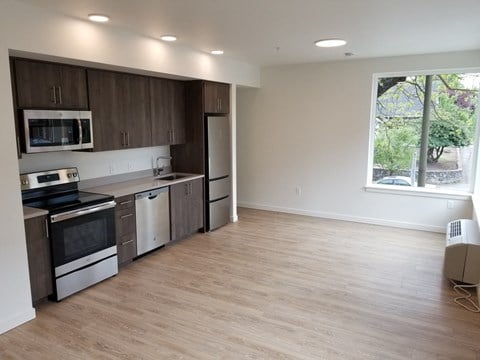 Floor plan for 1 bed, 1 bath, 594 sqft