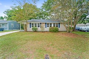 Jacksonville house for rent - A house with a grey roof and a green lawn.