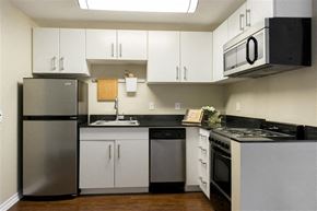 Los Angeles apartment for rent - Kitchen with modern appliances at Wilshire Vermont, CA 90010