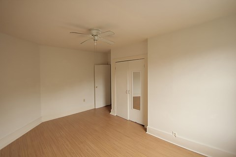 Floor plan for 1 bed, 1 bath, 905 sqft