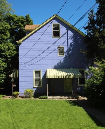 Pittsburgh apartment for rent - the side of a blue house with a green awning