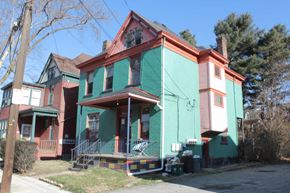 Pittsburgh apartment for rent - one of several colorful houses in the neighborhood