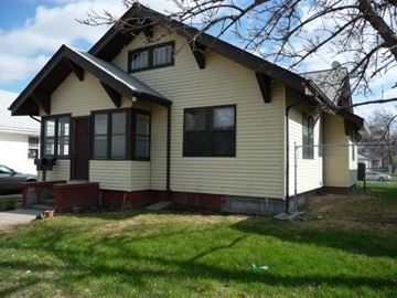 Kearney apartment for rent - a yellow house with a yard in front of it