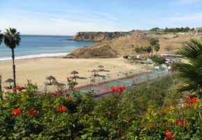 Rancho Palos Verdes house for rent - a view of the beach and the ocean from a hill