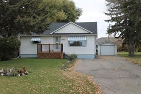 Brandon house for rent - the front of the house with a driveway and a deck