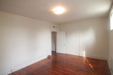 Pittsburgh apartment for rent - an empty living room with white walls and a wooden floor