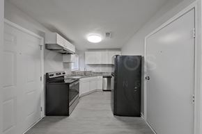 Lancaster house for rent - 230 E Colonial Dr