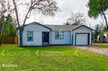 Lancaster house for rent - 230 E Colonial Dr