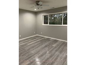 West Linn apartment for rent - an empty bedroom with a ceiling fan and a window