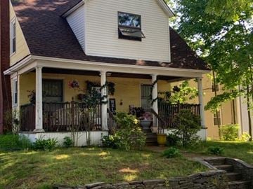 Manchester apartment for rent - Pine Ridge Properties  200-202 Maple Street