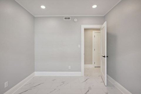 Floor plan for 2 beds, 1 bath, 920 sqft