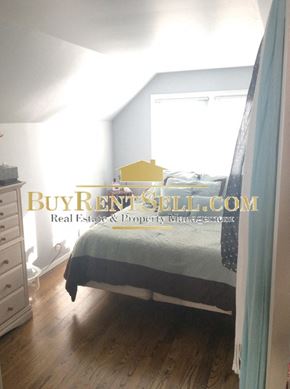 Minneapolis house for rent - A bedroom with a bed, nightstand, and dresser.