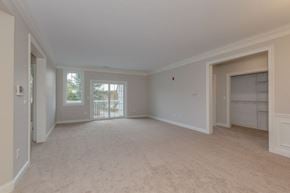 Derry apartment for rent - an empty living room with a garage door