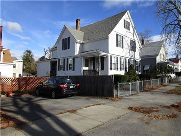 Bristol apartment for rent - A white house with a black car parked in front.