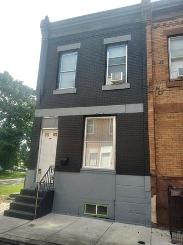 Philadelphia house for rent - a brick building with a white door and windows