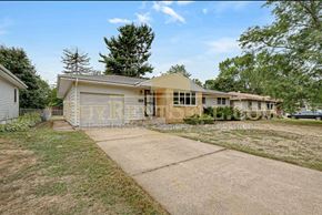 Crystal house for rent - A house with a driveway in front of it.