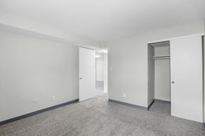 Columbus apartment for rent - A spacious room with a carpeted floor and white walls.
