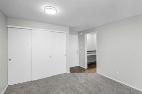 Columbus apartment for rent - A bedroom with a white door, a grey carpet and a white wall.