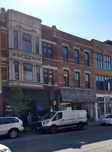Chicago apartment for rent - A street view of a building with a sign that says "True People".