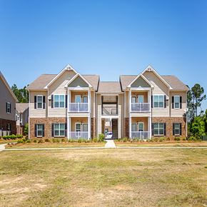 Ashburn apartment for rent - an apartment building with a yard in front of it