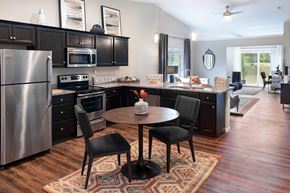 Mauldin apartment for rent - Mauldin South Carolina Apartment Rentals Near Greenville SC Redwood Mauldin Large Kitchens and Pantry