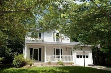 Columbia house for rent - A white house with a porch and a tree in front.