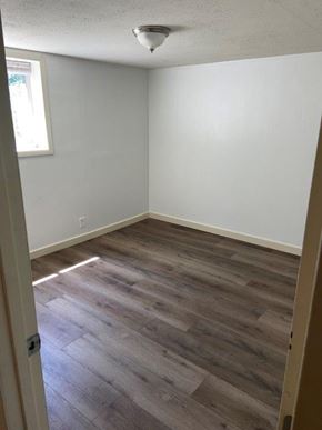 Richland apartment for rent - A room with a wooden floor and a window.