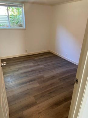Richland apartment for rent - A room with wooden flooring and a window.