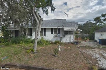Clearwater house for rent - a white house with a yard and a tree