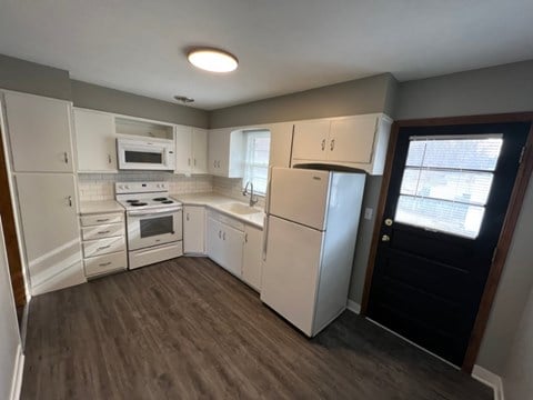 Floor plan for 2 beds, 1 bath, 825 sqft