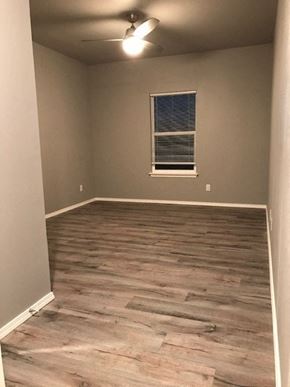 Siloam Springs apartment for rent - a empty room with wood floors and a window