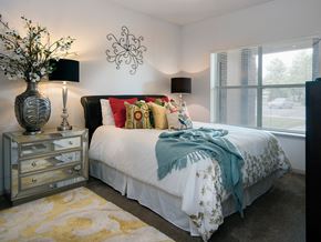 Grandview apartment for rent - a bedroom with a bed and a vase with flowers