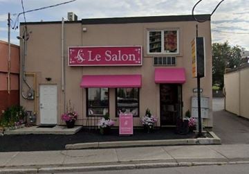Ottawa apartment for rent - A pink awning signalled the entrance to Le Salon.