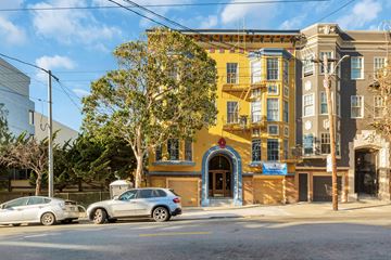 San Francisco apartment for rent - the building in which the hotel is located
