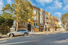 San Francisco apartment for rent - the building in which the hotel is located