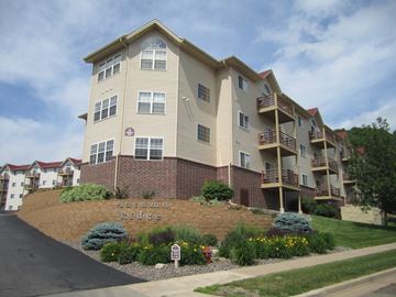 Eau Claire apartment for rent - A building with the name Autumn Ridge on it.