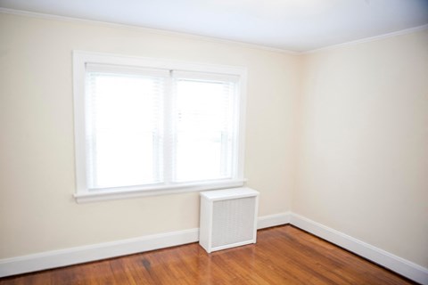 Floor plan for 2 beds, 1 bath, 1060 sqft