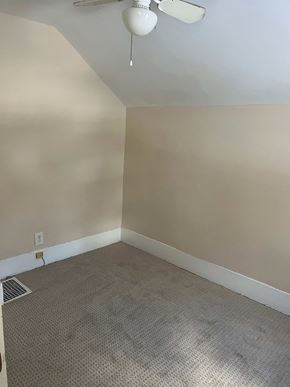 Grayslake apartment for rent - A room with a ceiling fan and carpeted floor.