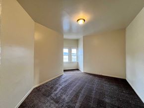 Dravosburg apartment for rent - A room with a carpeted floor and a window.