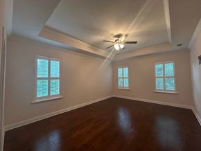 Crestview house for rent - A room with wooden floors and a ceiling fan.