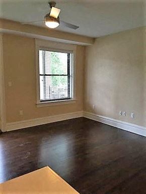 Saint Louis apartment for rent - A room with a window and a ceiling fan.
