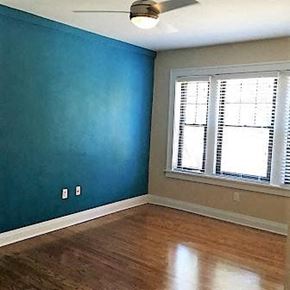 Saint Louis apartment for rent - A room with a blue wall and a window with blinds.