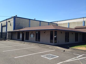 Fife apartment for rent - A parking lot in front of a building with a clear blue sky.