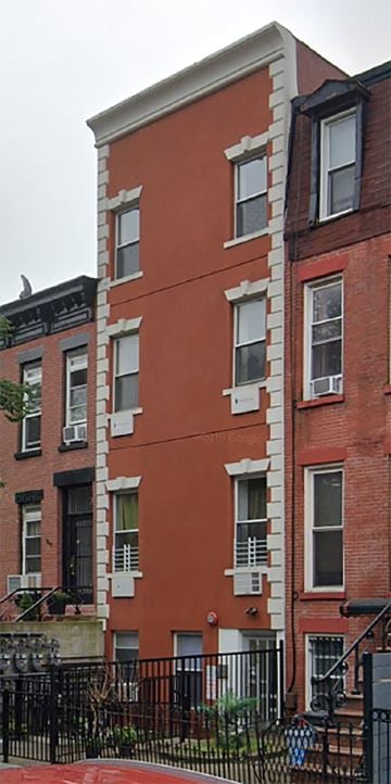 Brooklyn apartment for rent - a large red brick building with windows on the side of it