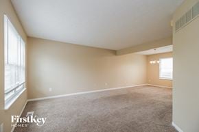 Amelia house for rent - A spacious room with a carpeted floor and a window on the left side.