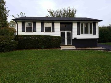 Glenwood house for rent - 29 North Walnut Lane Glenwood, IL 60425