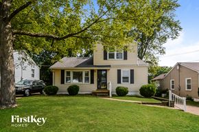 Saint Louis house for rent - A house with a tree in front of it.