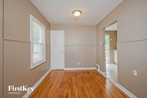 Saint Louis house for rent - A room with wooden floors and a white door.